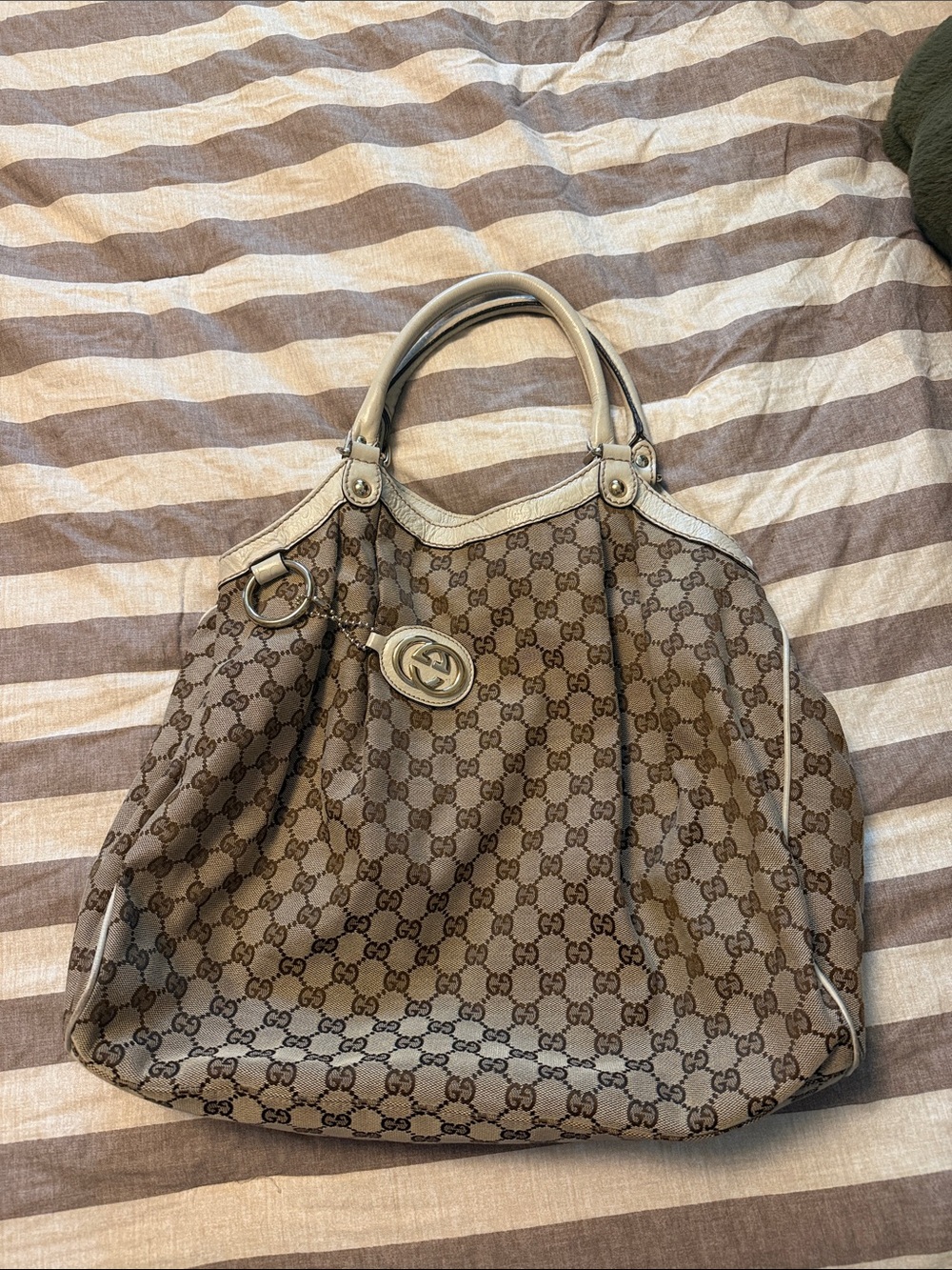 Gucci Large Sukey Shoulder bag